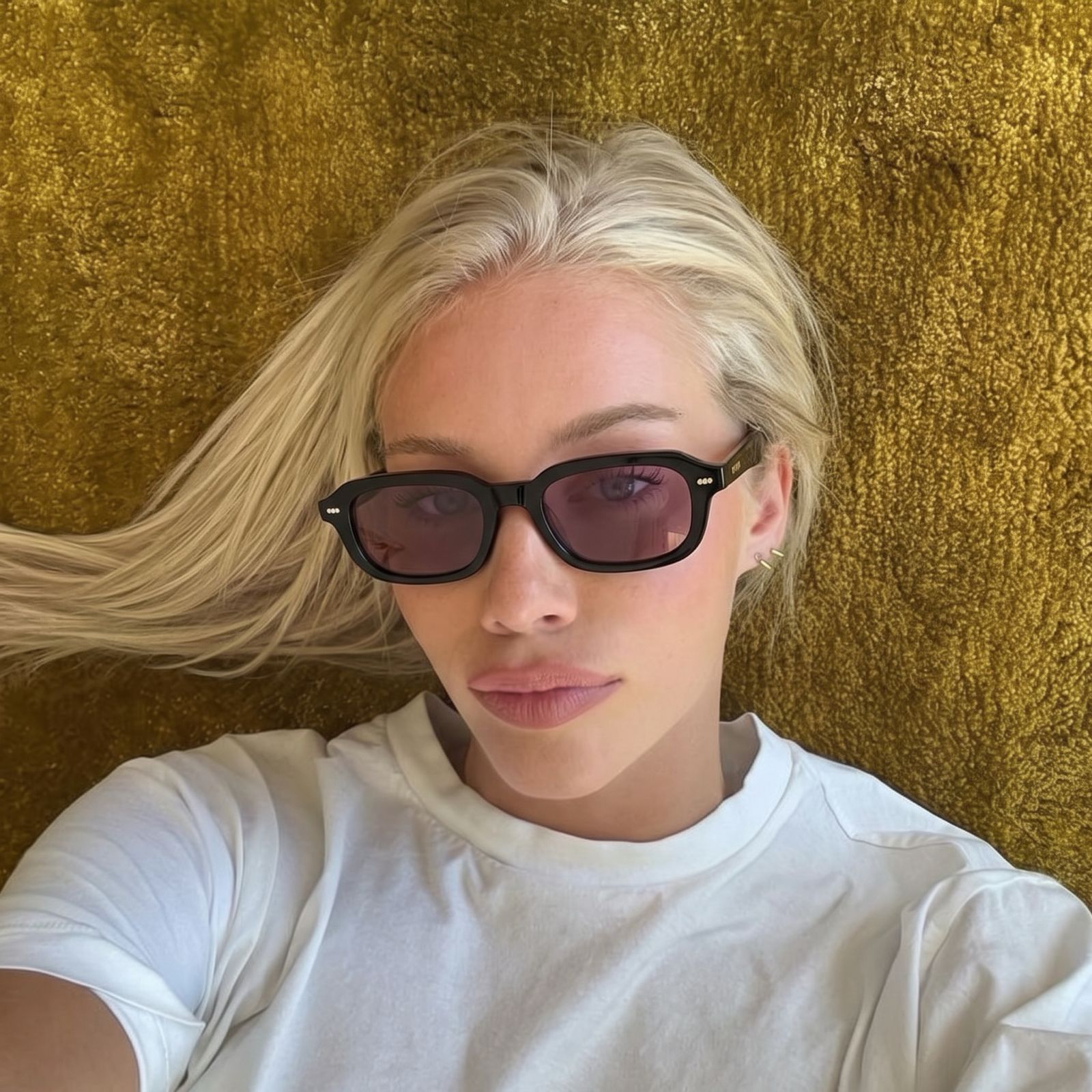 Model wearing HYRO® Frame Plum