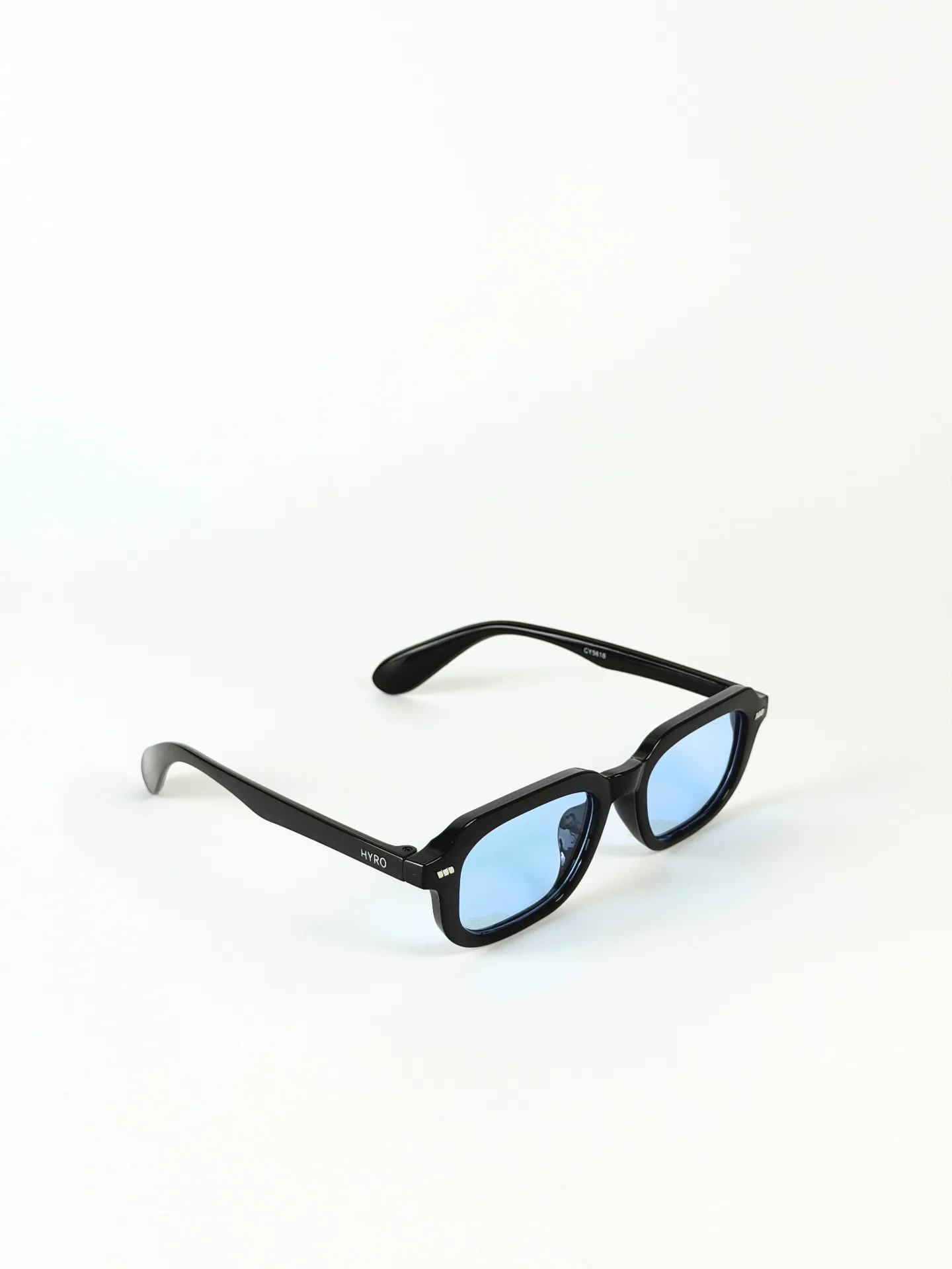 HYRO® Frame Sky — three-quarter view