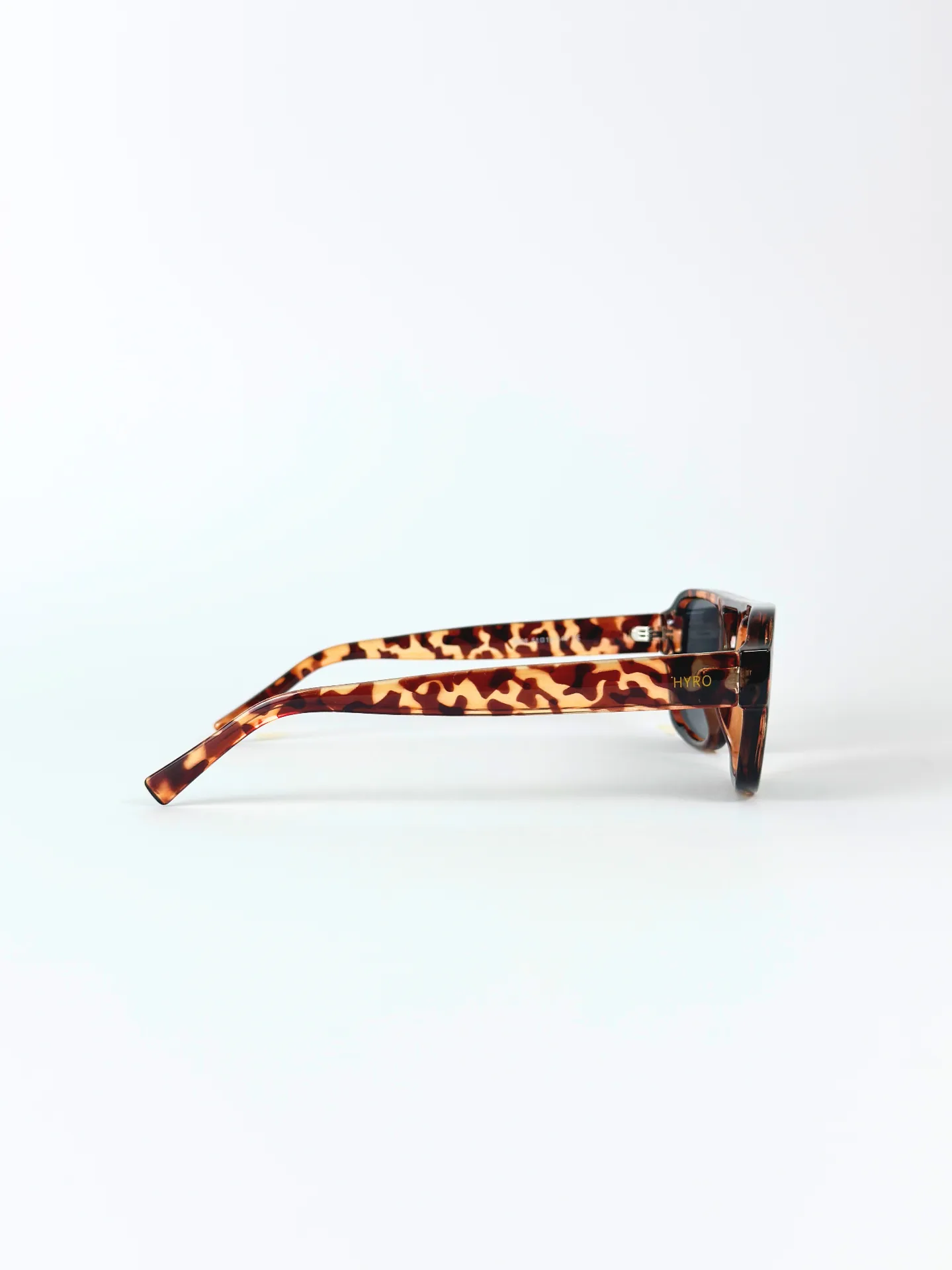 HYRO® Pilot Havana — side view
