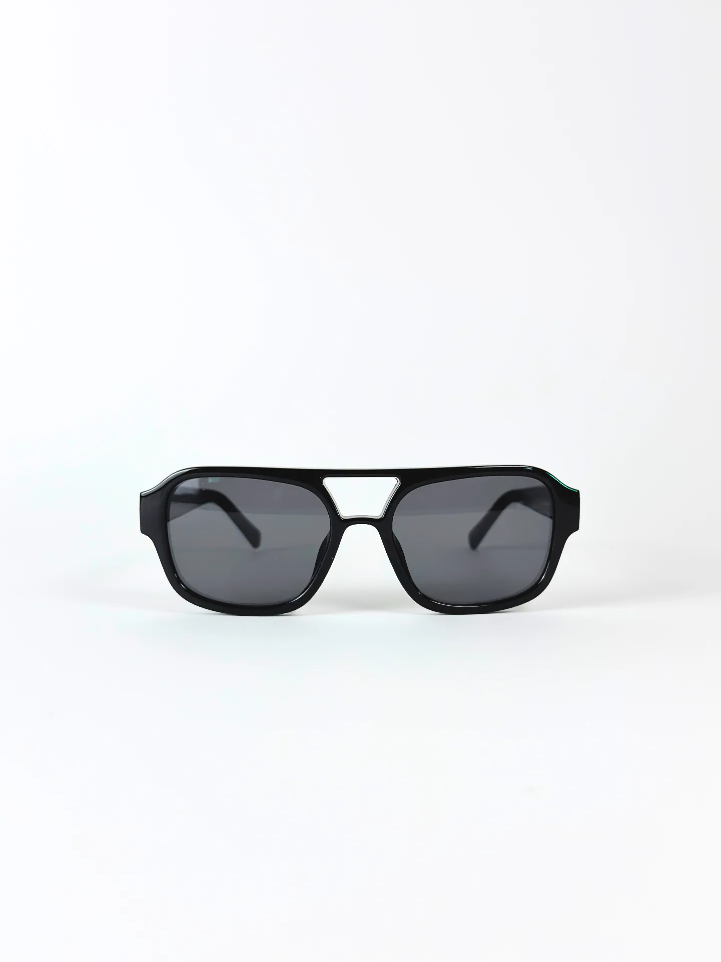HYRO® Pilot Black — front view