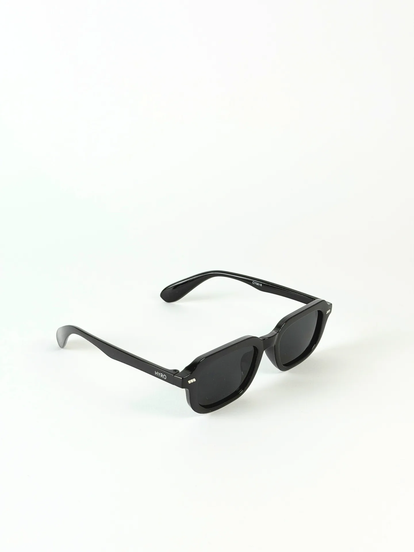 HYRO® Frame Black — three-quarter view