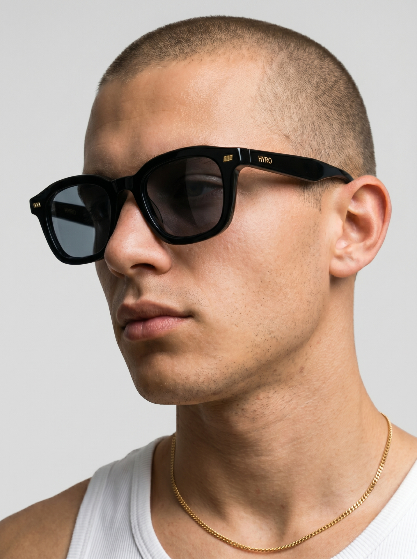 Model wearing HYRO® Aviator Black