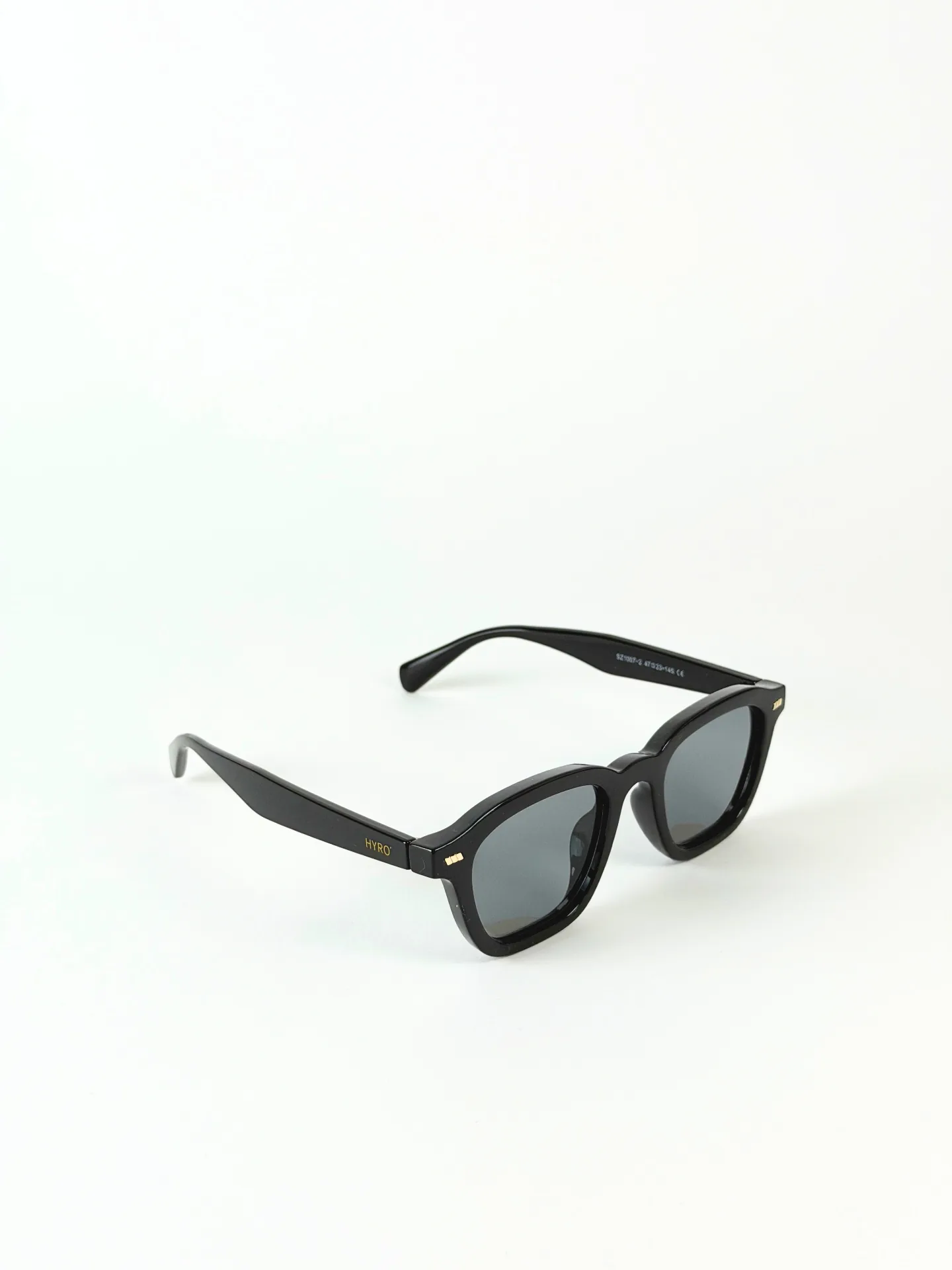 HYRO® Aviator Black — three-quarter view